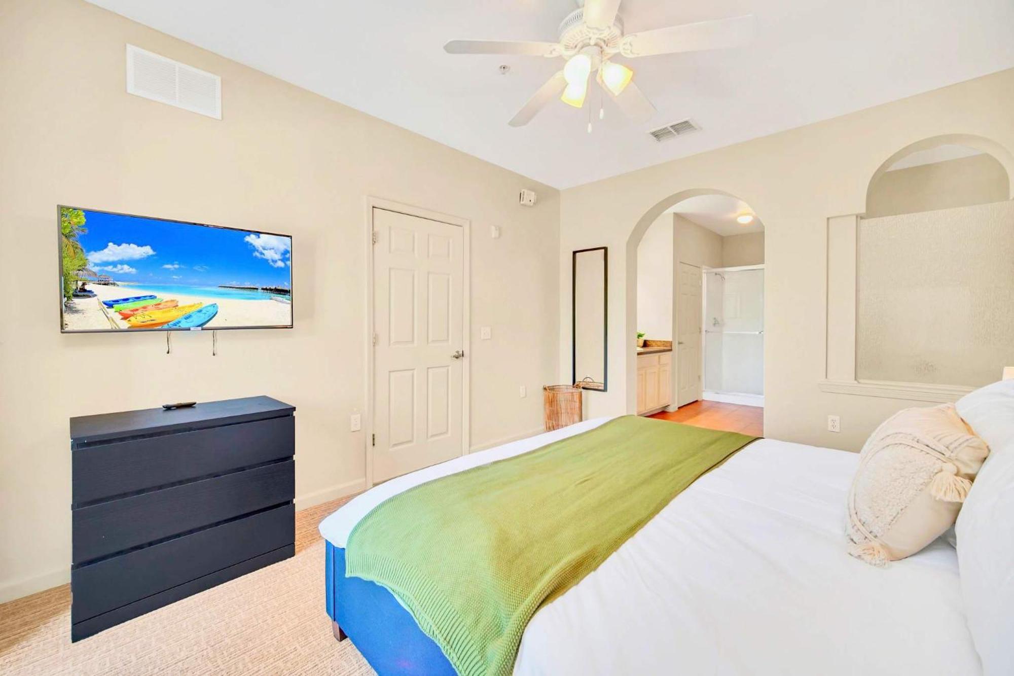 Stunning 2Br Condo With Hot Tub And Pool, Near Disney! Orlando Exterior photo